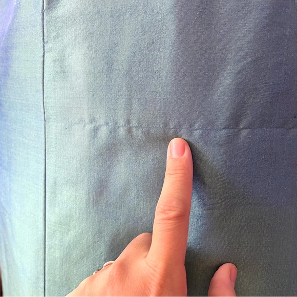 Vintage Iridescent light blue sleeveless keyhole qipao with back slit - Picture 10 of 11